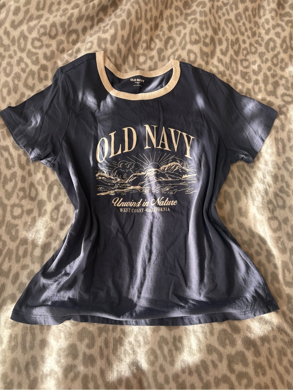 Old Navy tee size medium